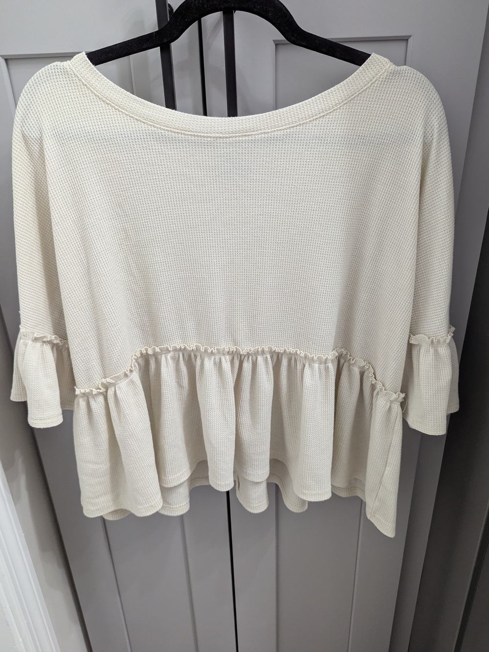 ARULA Cream Ruffle-Hem Cropped Knit Top